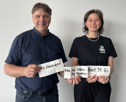 SLfG-Geschäftsführer Stephan Koesling und Mitarbeiterin Karlotta Straub zogen die Gewinner © SLfG SLfG-Geschäftsführer Stephan Koesling und Mitarbeiterin Karlotta Straub zogen die Gewinner © SLfG